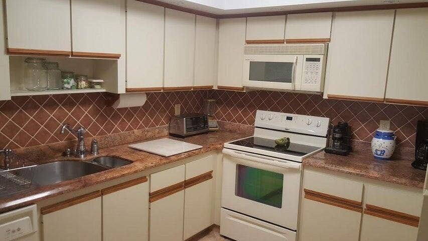 2800 N OCEAN Drive, #B-17C, Singer Island, FL 33404 kitchen