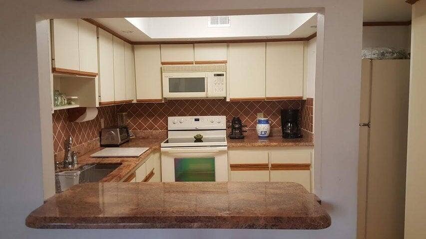 2800 N OCEAN Drive, #B-17C, Singer Island, FL 33404 Kitchen