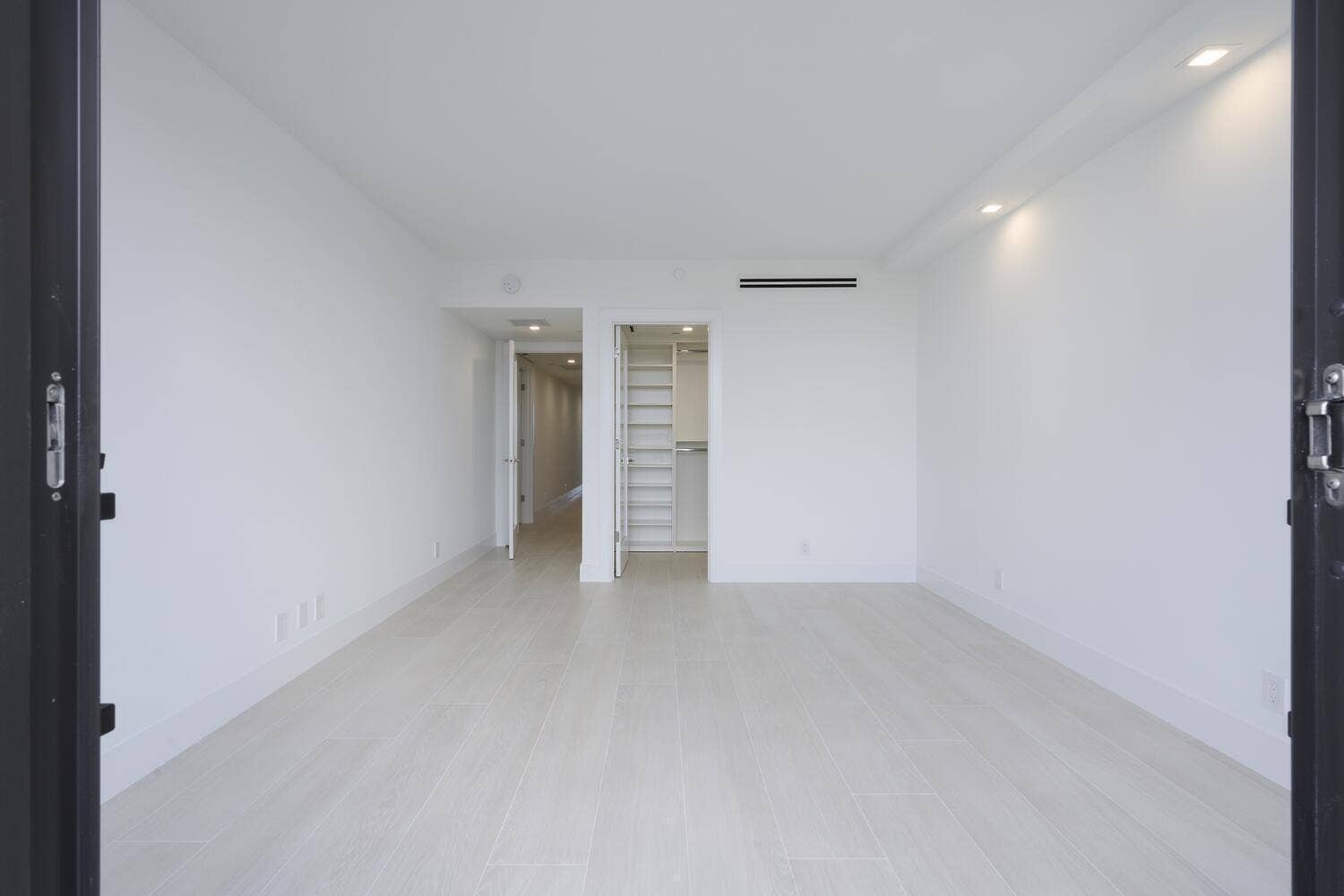 525 S Flagler Dr Apt 14C West-large-021-