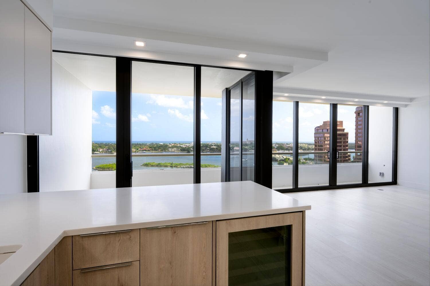 525 S Flagler Dr Apt 14C West-large-005-