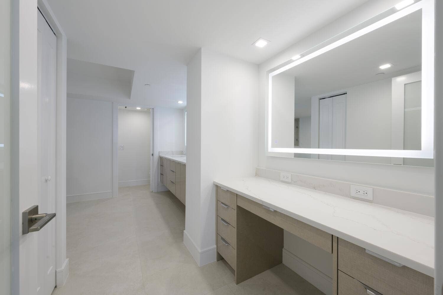 525 S Flagler Dr Apt 14C West-large-016-