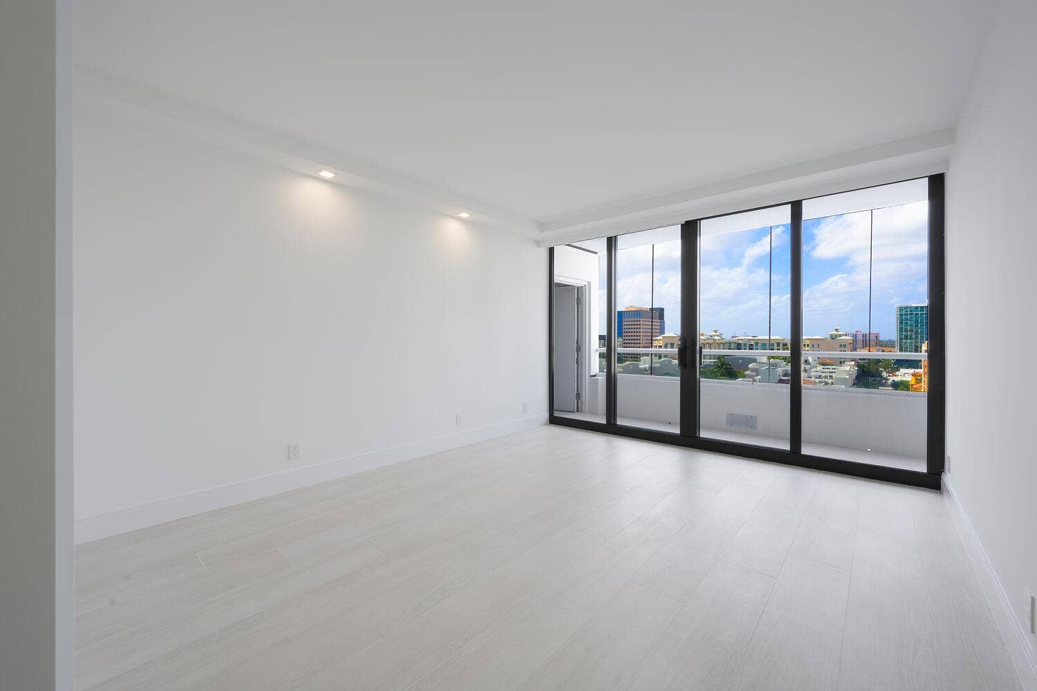 525 S Flagler Dr Apt 14C West-large-019-