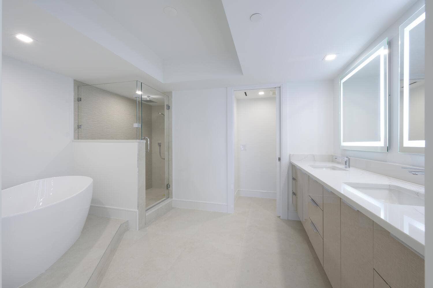 525 S Flagler Dr Apt 14C West-large-017-