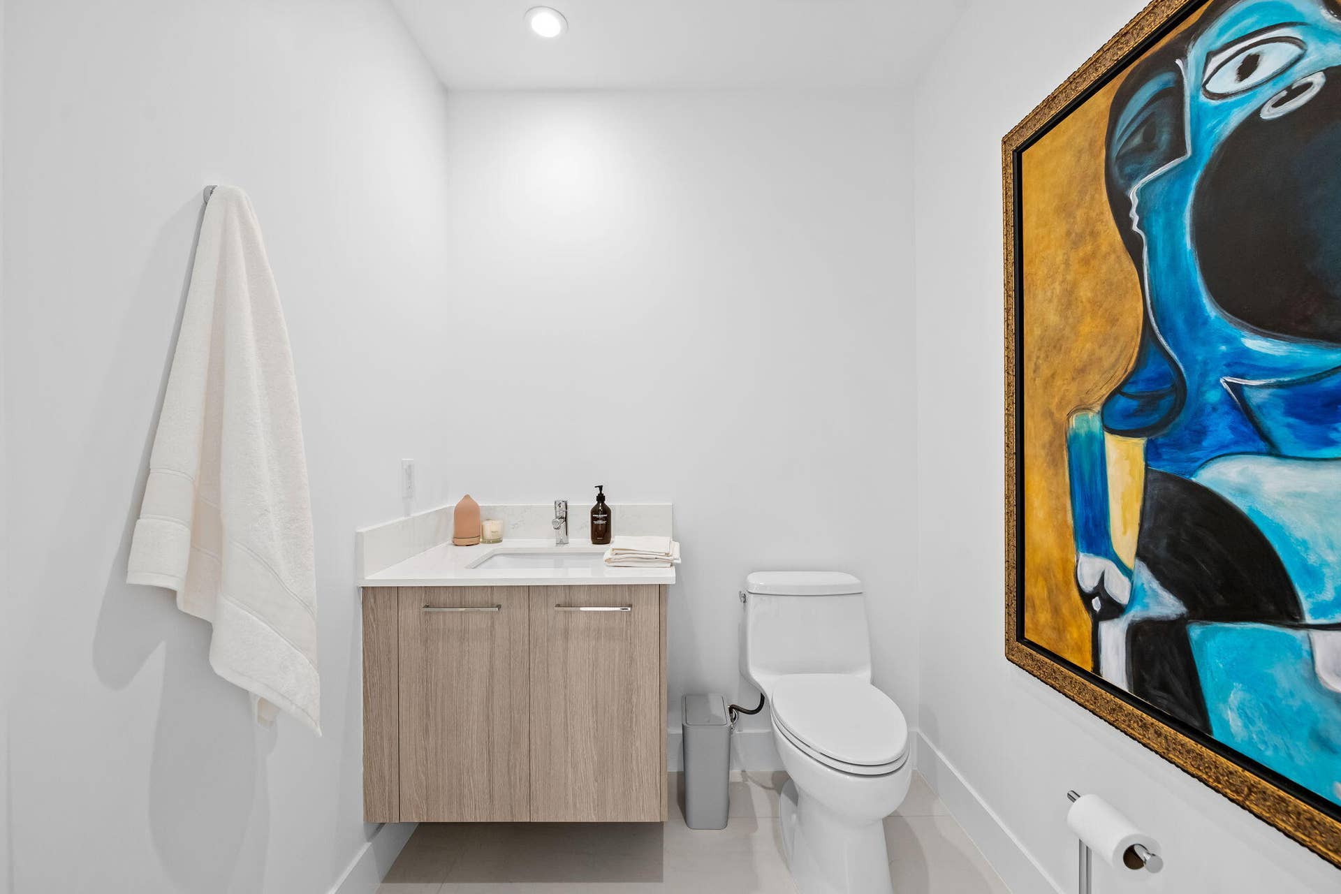 153 N Seabreeze Boulevard, #704, Fort Lauderdale, FL 33304 Powder Room