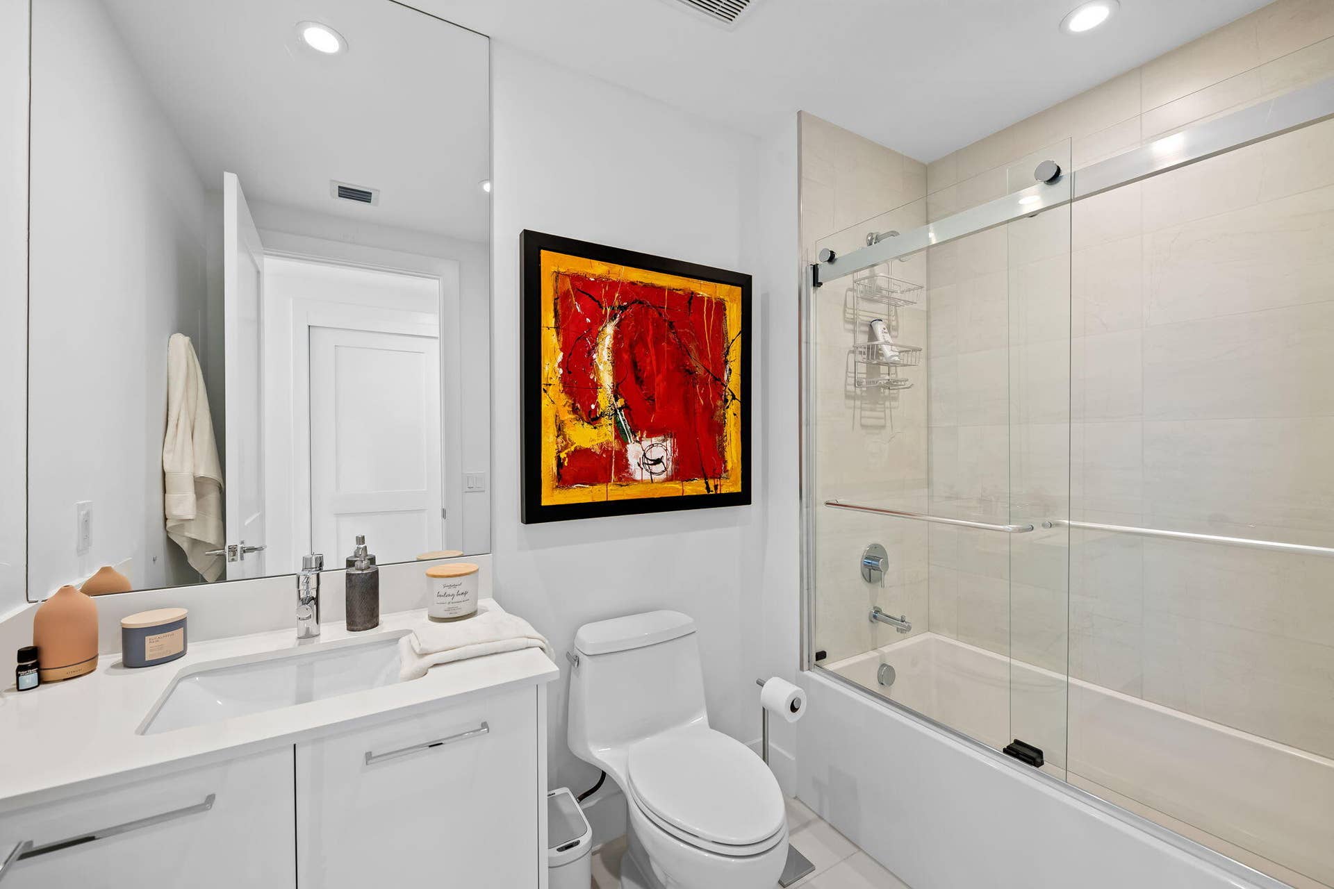 153 N Seabreeze Boulevard, #704, Fort Lauderdale, FL 33304 Guest Bathroom