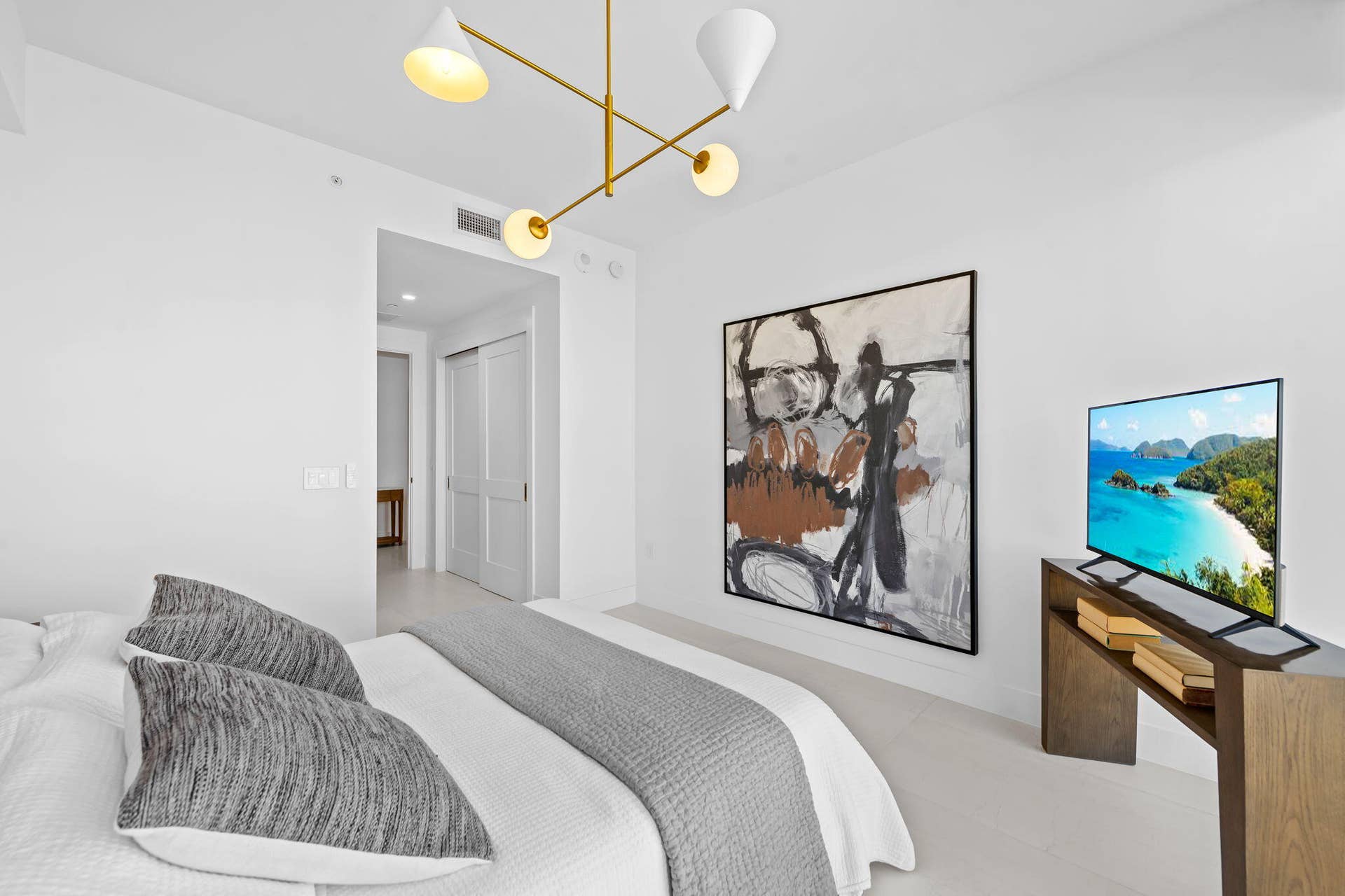 153 N Seabreeze Boulevard, #704, Fort Lauderdale, FL 33304 Guest Suite
