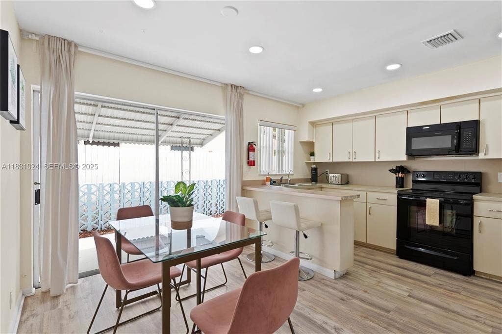 1761 NE 55th Street, Fort Lauderdale, FL 33334 7