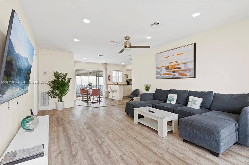 1761 NE 55th Street, Fort Lauderdale, FL 33334 6