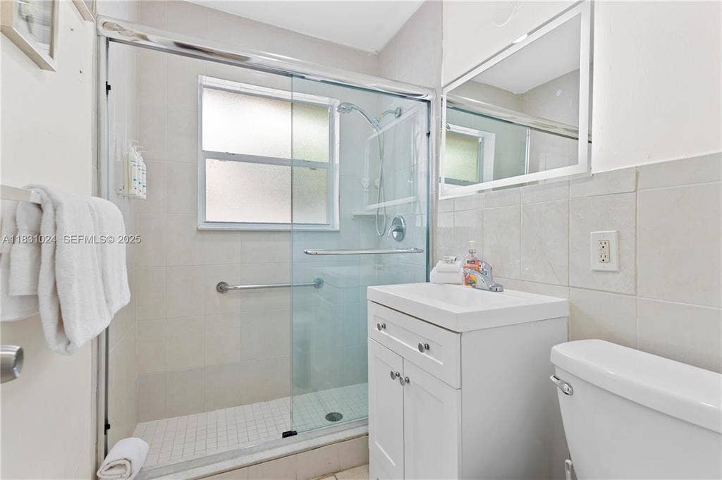 1761 NE 55th Street, Fort Lauderdale, FL 33334 8