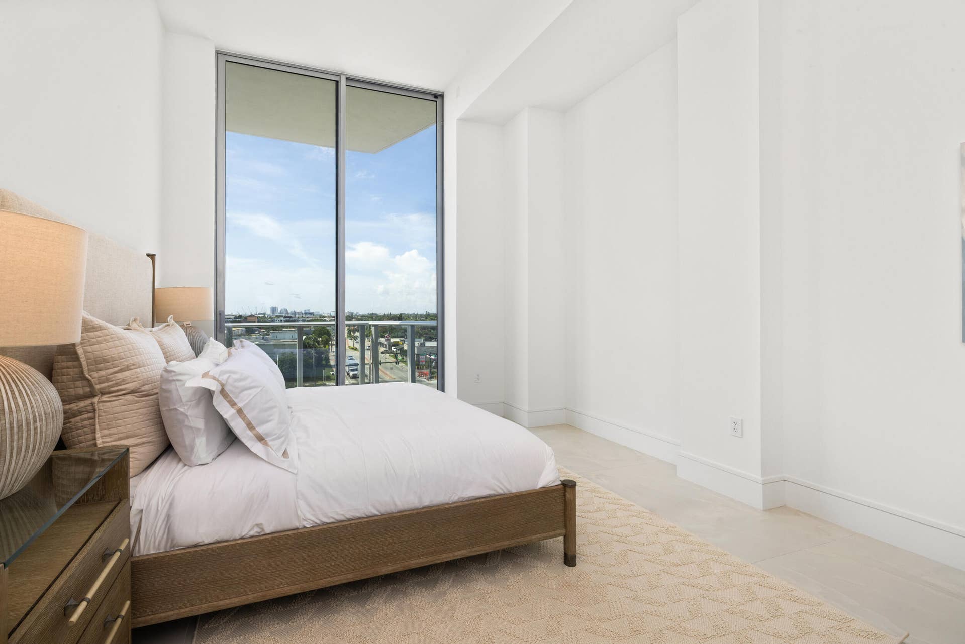 220 LAKE SHORE Drive, #612, West Palm Beach, FL 33403 Suite - with bathroom