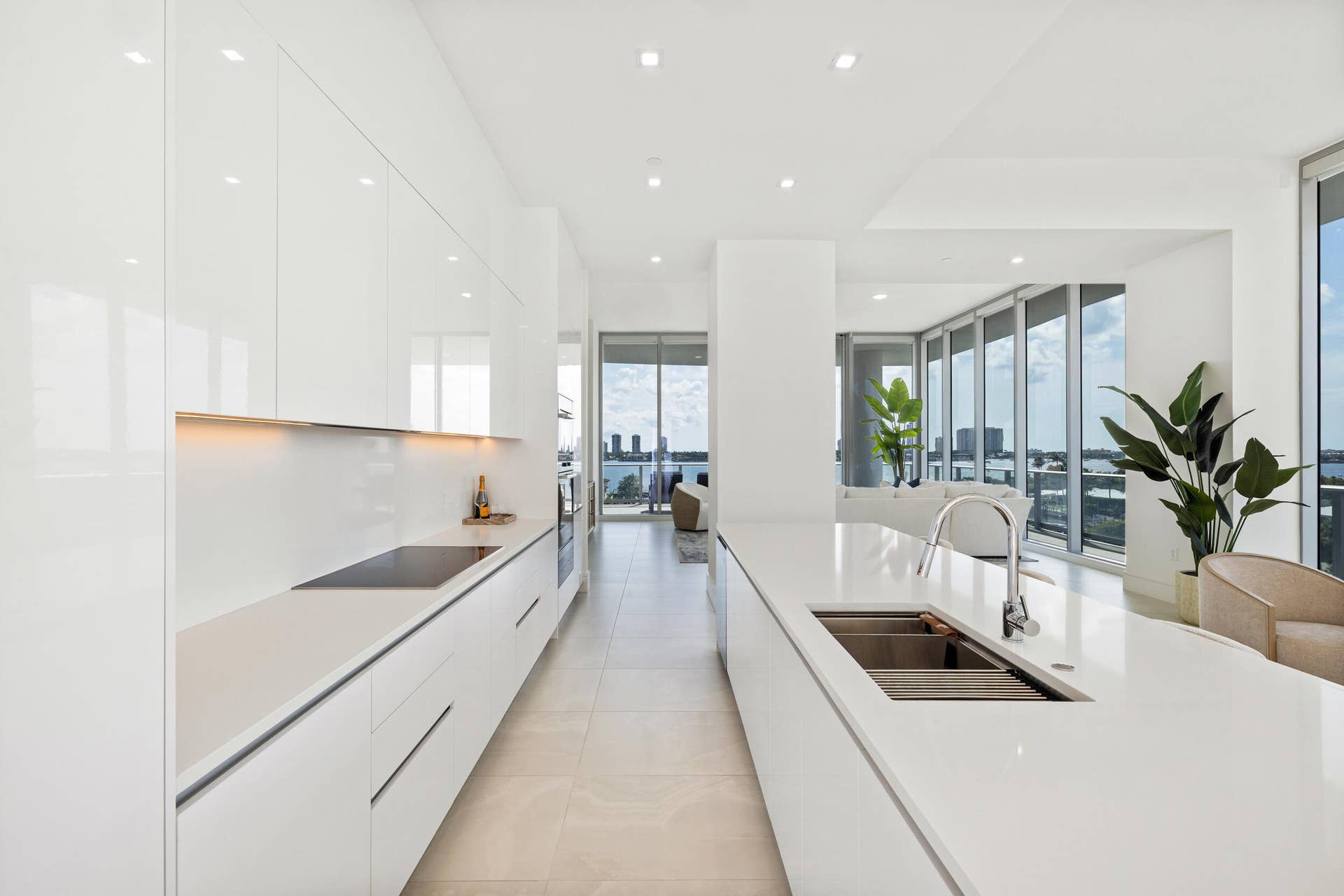 220 LAKE SHORE Drive, #612, West Palm Beach, FL 33403 Kitchen