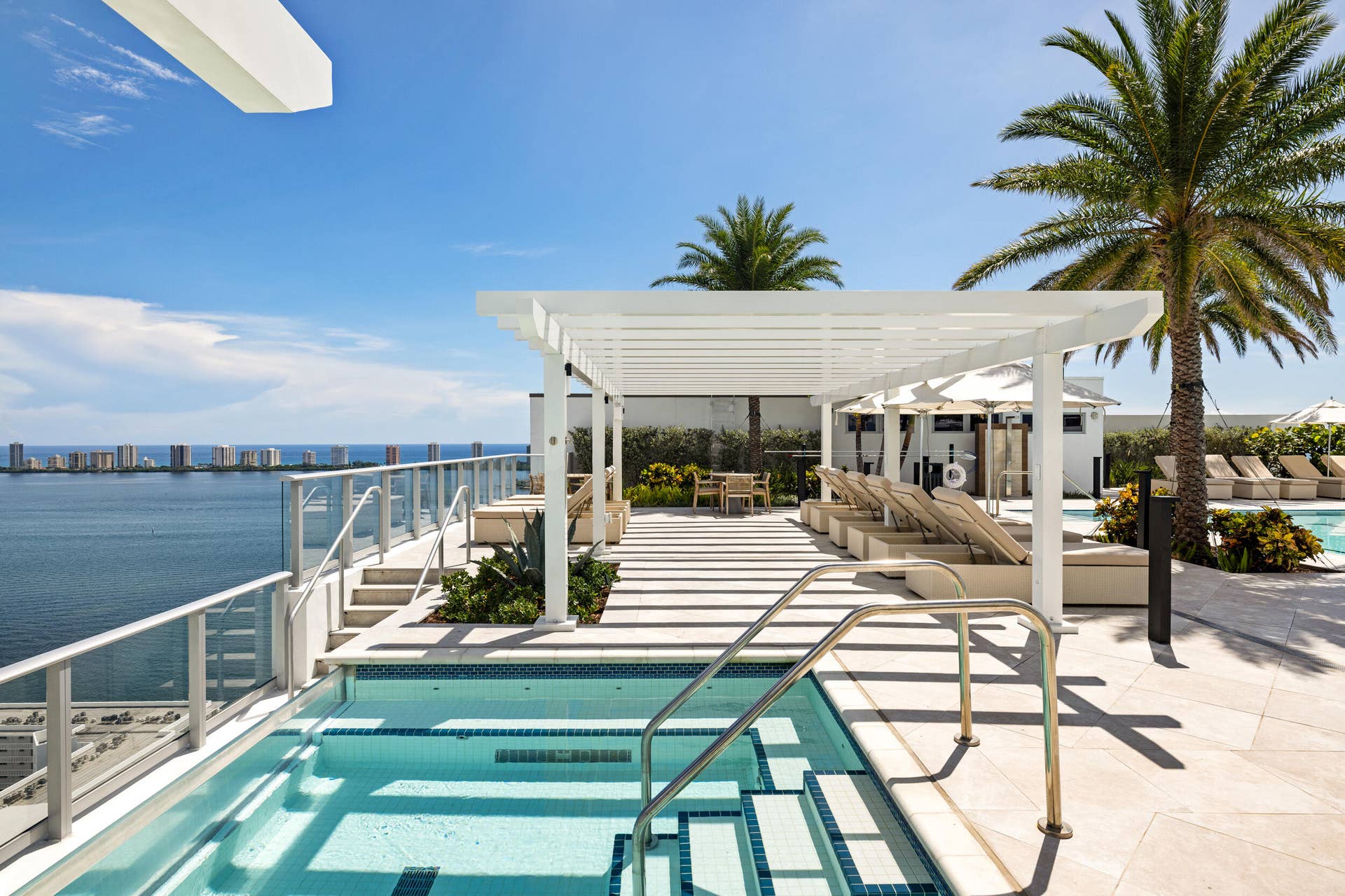 220 LAKE SHORE Drive, #612, West Palm Beach, FL 33403 ET6A4107