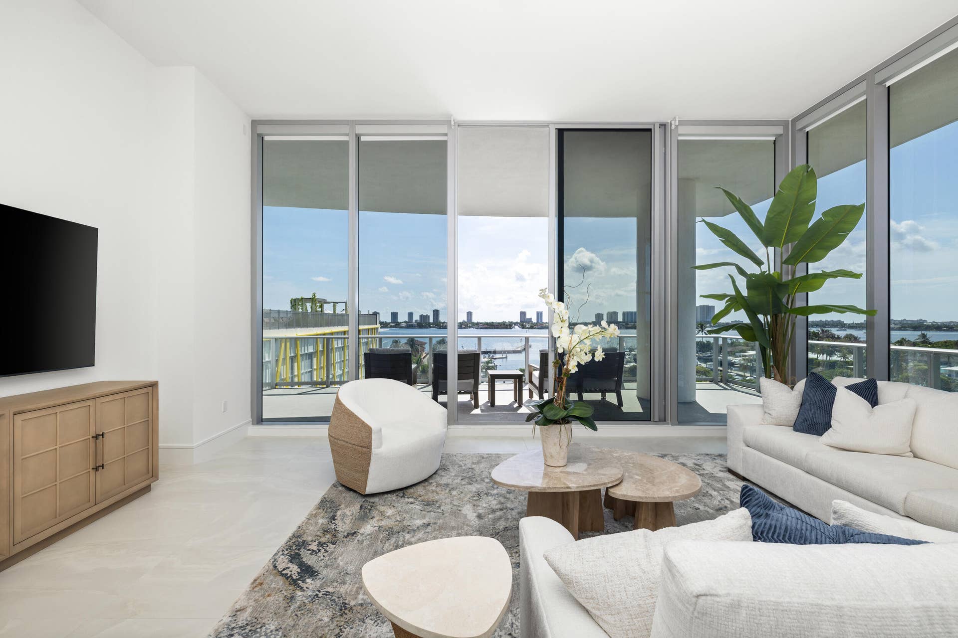 220 LAKE SHORE Drive, #612, West Palm Beach, FL 33403 Main Living Room
