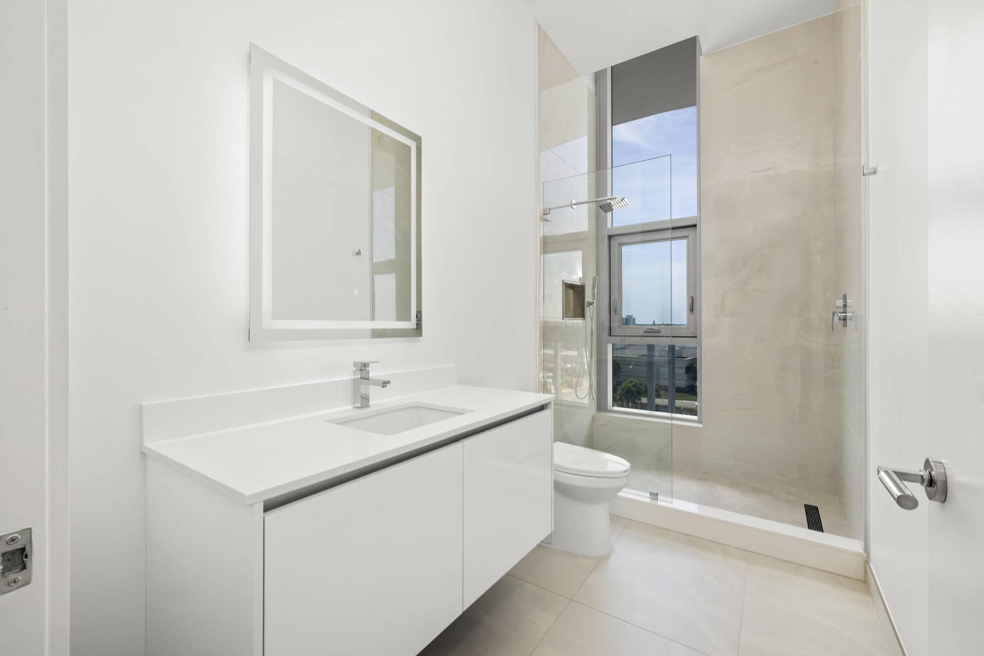 220 LAKE SHORE Drive, #612, West Palm Beach, FL 33403 Bathroom