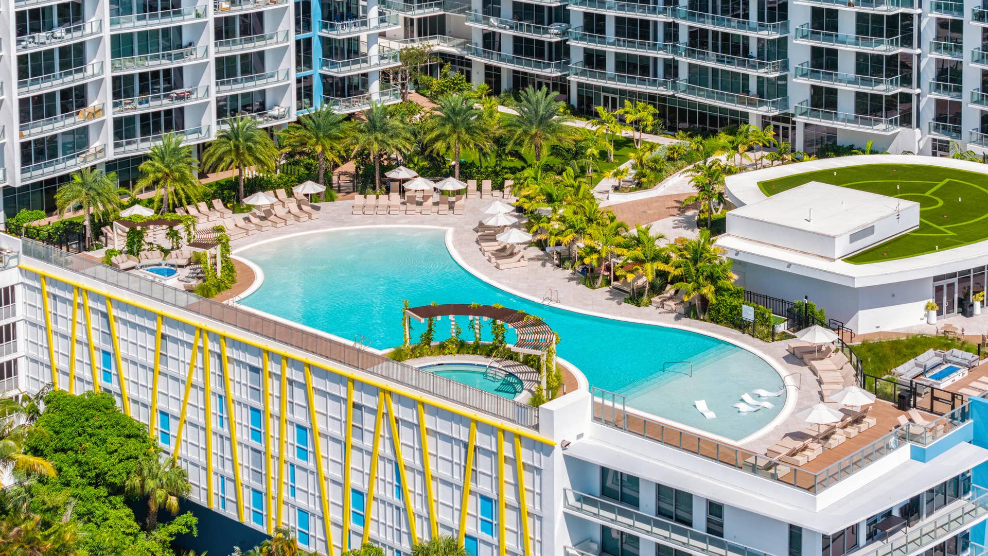220 LAKE SHORE Drive, #612, West Palm Beach, FL 33403 Access the amenity deck right from your balcony private entrance.