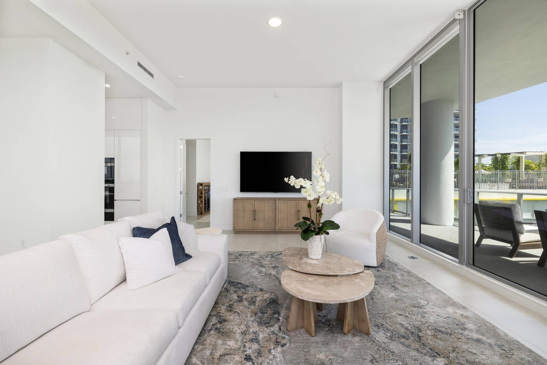 220 LAKE SHORE Drive, #612, West Palm Beach, FL 33403 Main Living Room
