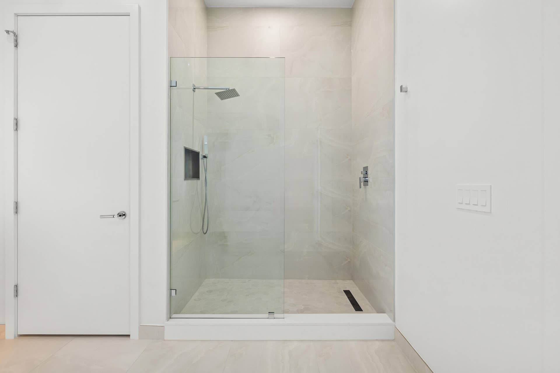 220 LAKE SHORE Drive, #612, West Palm Beach, FL 33403 Master Bathroom