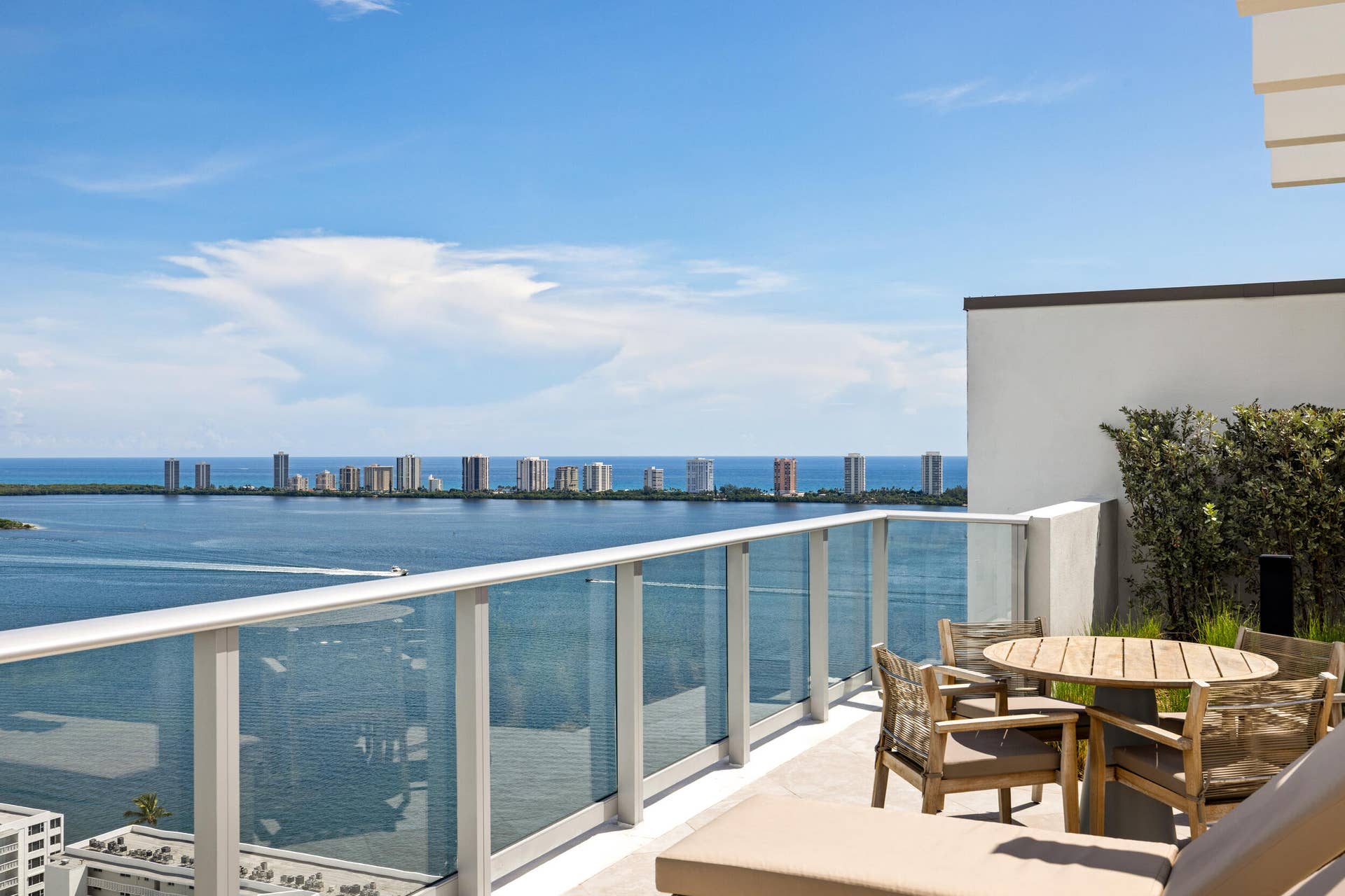 220 LAKE SHORE Drive, #612, West Palm Beach, FL 33403 ET6A4095