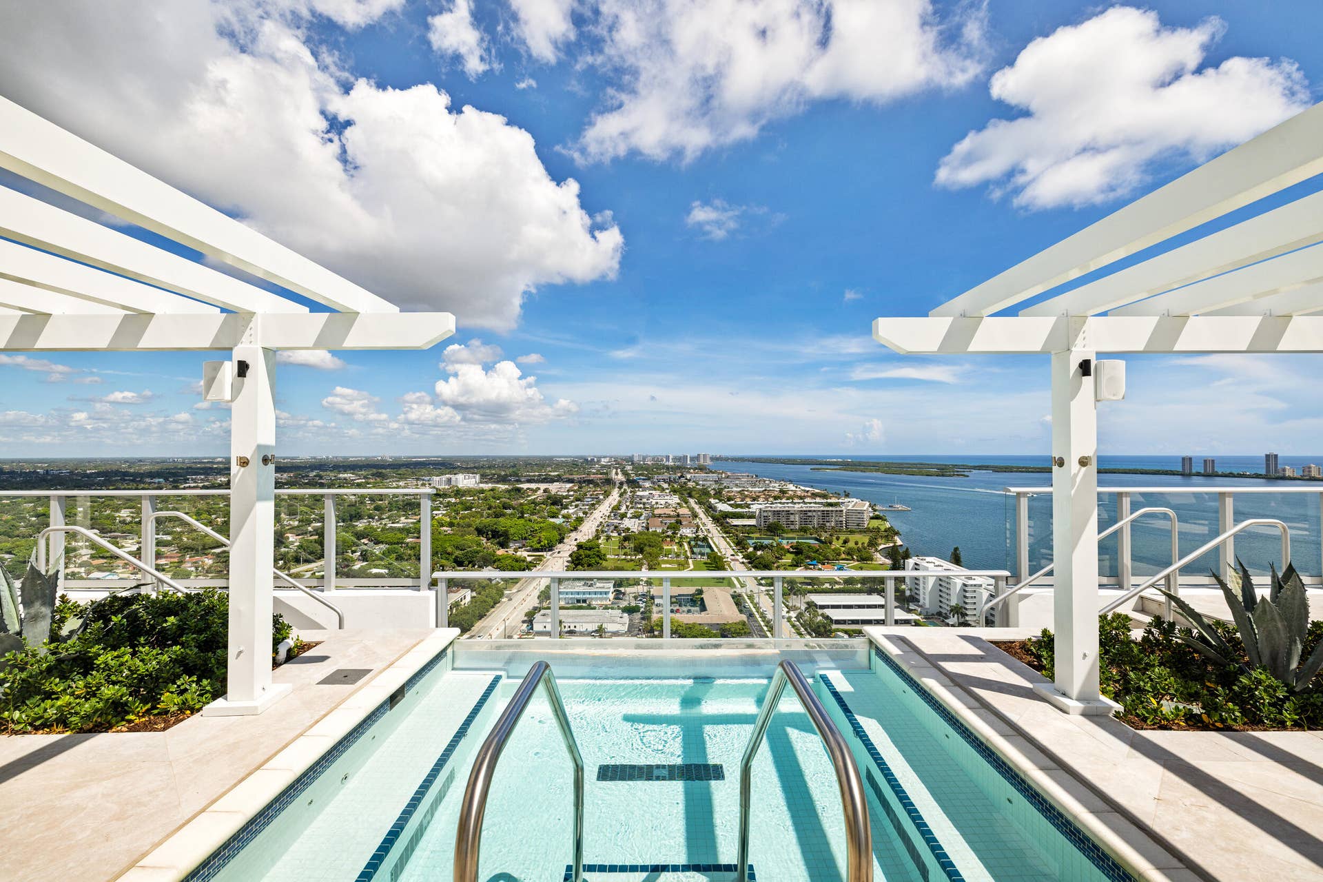 220 LAKE SHORE Drive, #612, West Palm Beach, FL 33403 Rooftop Hot tub