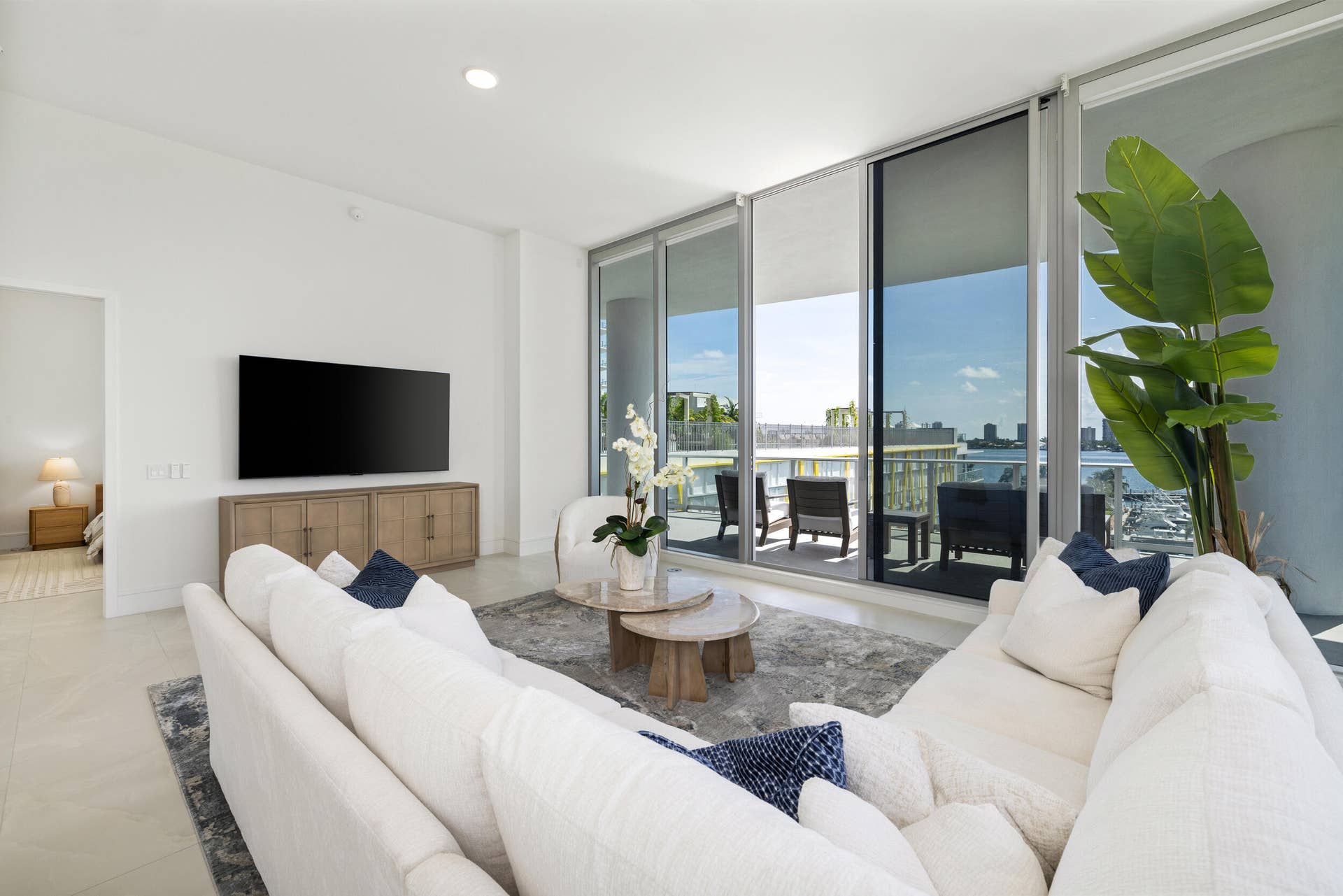 220 LAKE SHORE Drive, #612, West Palm Beach, FL 33403 Main Living Room