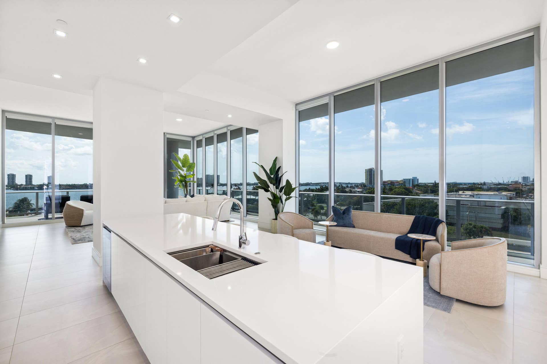 220 LAKE SHORE Drive, #612, West Palm Beach, FL 33403 Kitchen