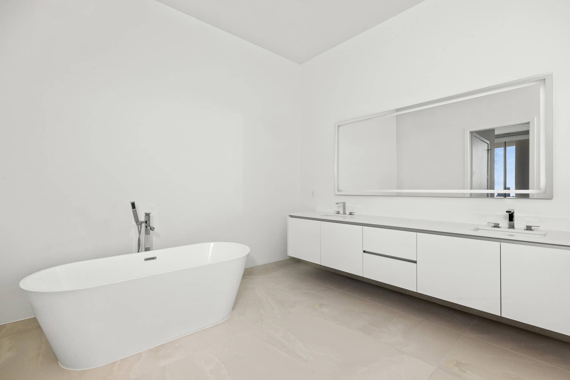 220 LAKE SHORE Drive, #612, West Palm Beach, FL 33403 Master Bathroom