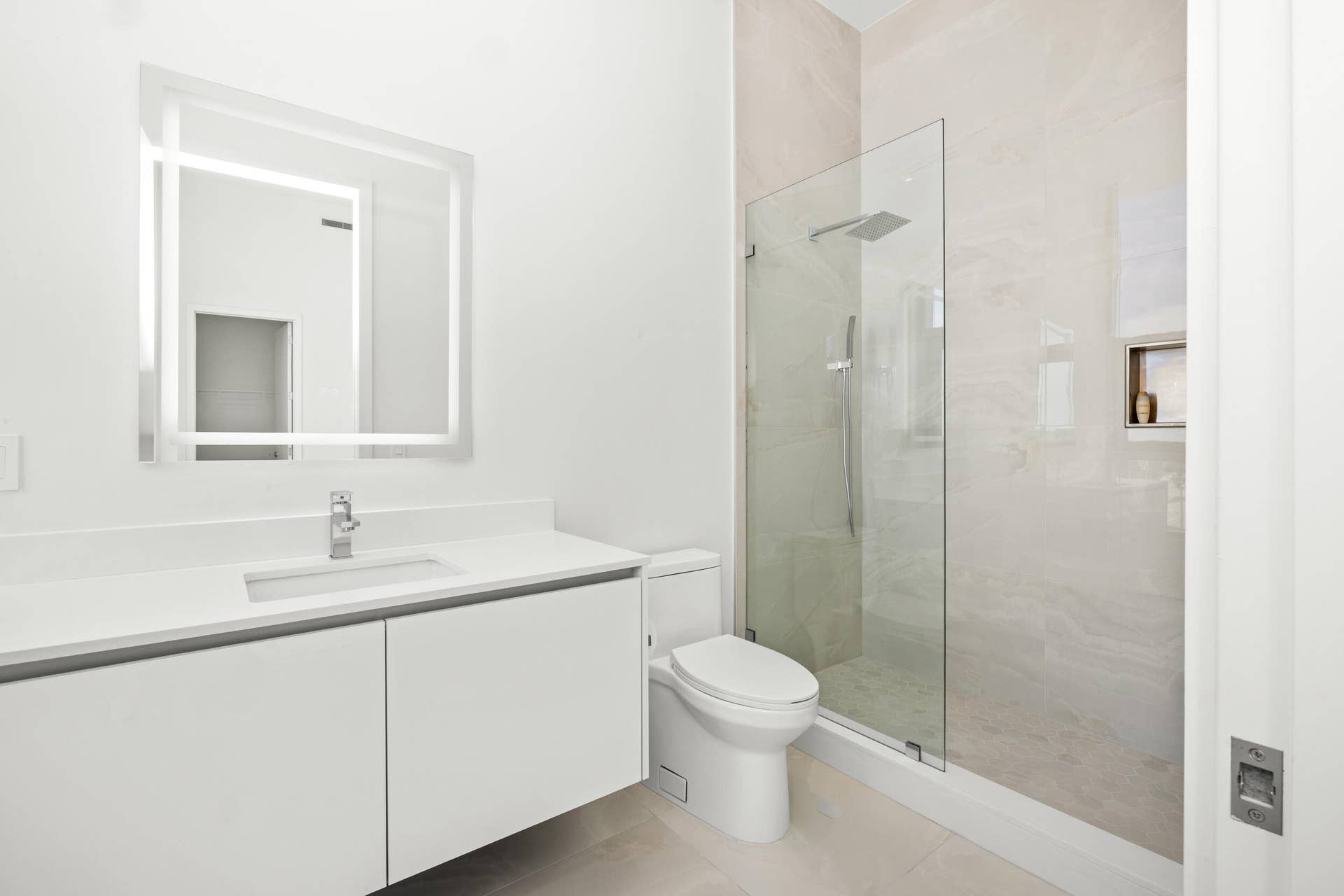 220 LAKE SHORE Drive, #612, West Palm Beach, FL 33403 Bathroom