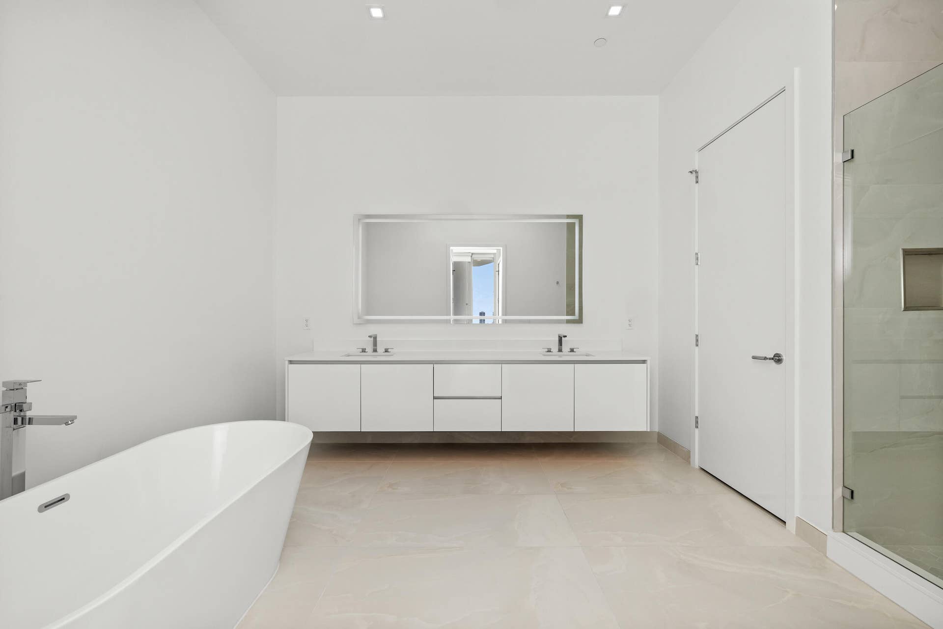 220 LAKE SHORE Drive, #612, West Palm Beach, FL 33403 Master Bathroom