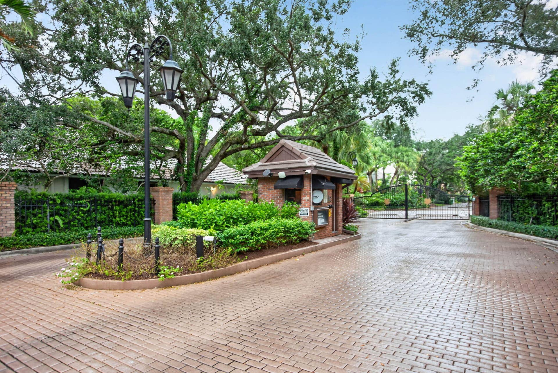 10240 Vestal Court, Coral Springs, FL 33071 Strict Entry
