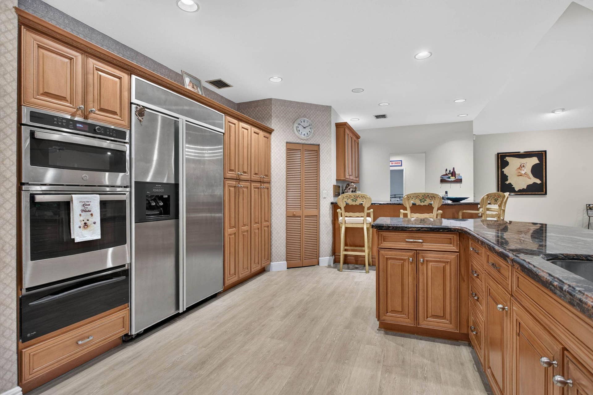 10240 Vestal Court, Coral Springs, FL 33071 Generous kitchen with walk-in pantry flows naturally to large wet bar all open layout to spacious family room.