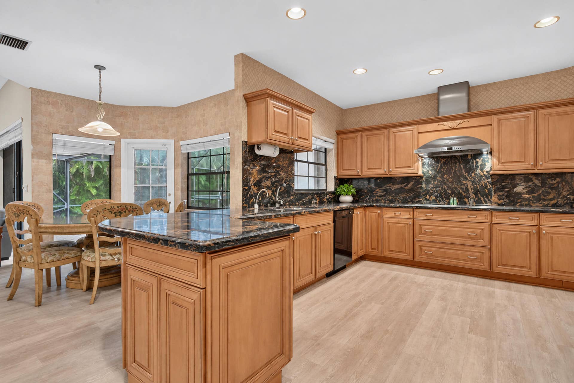 10240 Vestal Court, Coral Springs, FL 33071 Kitchen