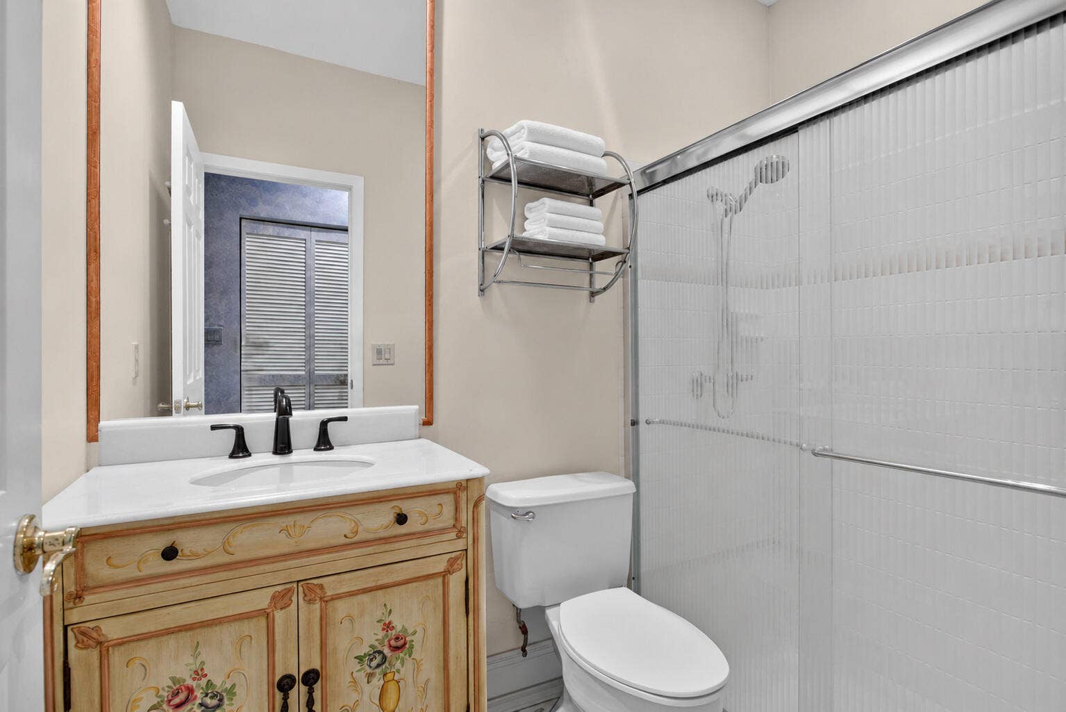 10240 Vestal Court, Coral Springs, FL 33071 Full bathroom to the 4th Bedroom