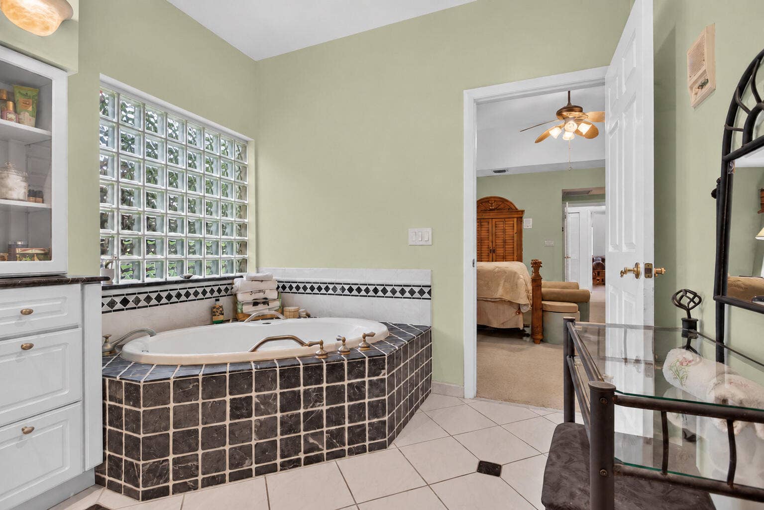 10240 Vestal Court, Coral Springs, FL 33071 Primary Jetted Tub