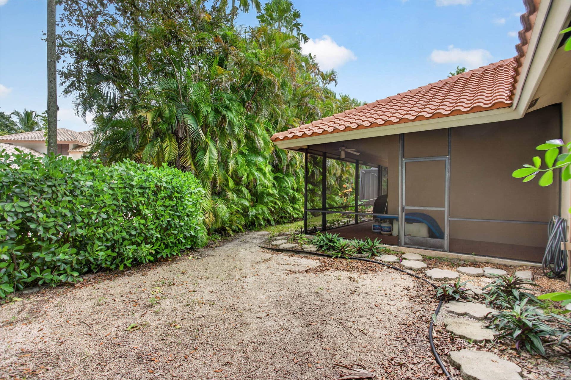 10240 Vestal Court, Coral Springs, FL 33071 Side yard currently as it shows no ground cover or lifestyle accents added.