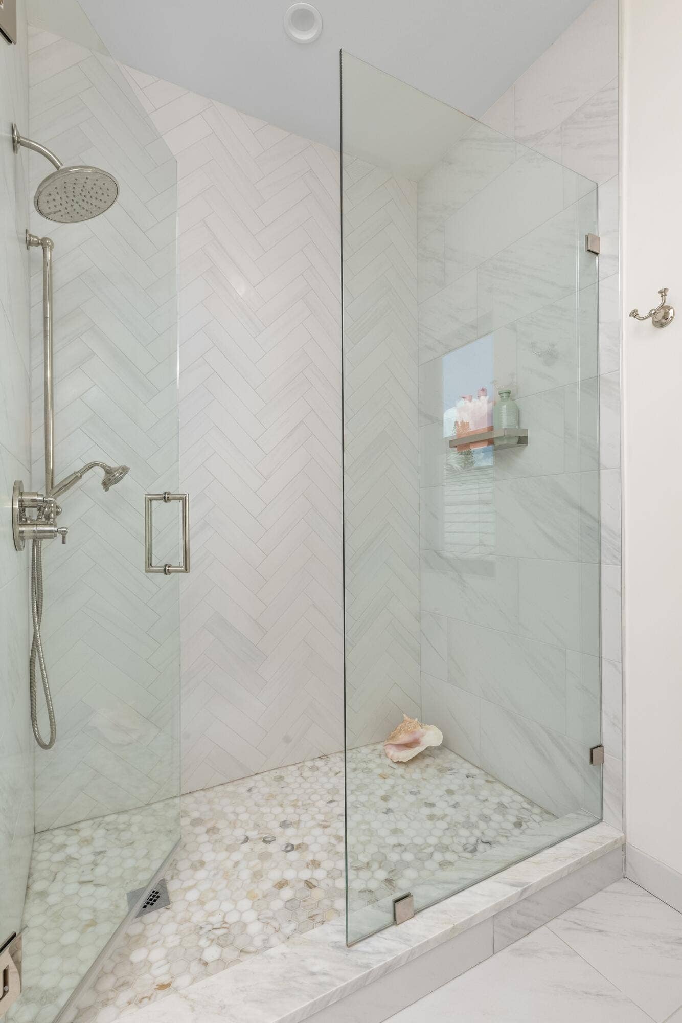 Guest Bath 4