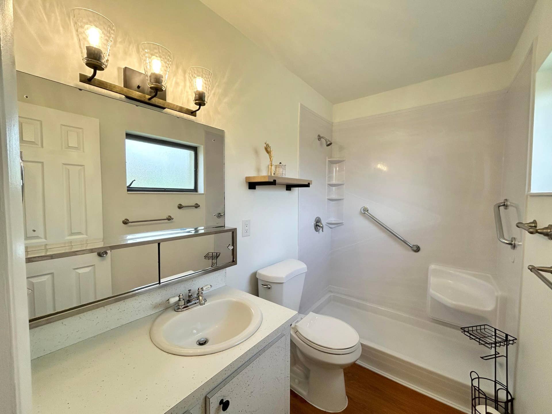 ENSUITE MASTER BATHROOM