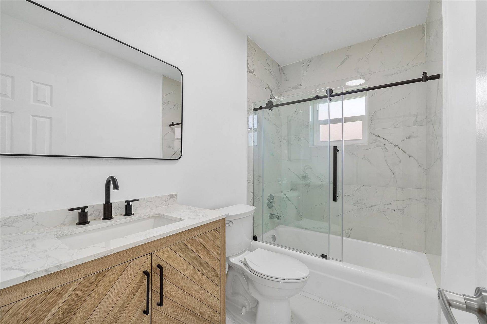 400 SW 9TH Avenue, Boca Raton, FL 33486 Bathroom 2