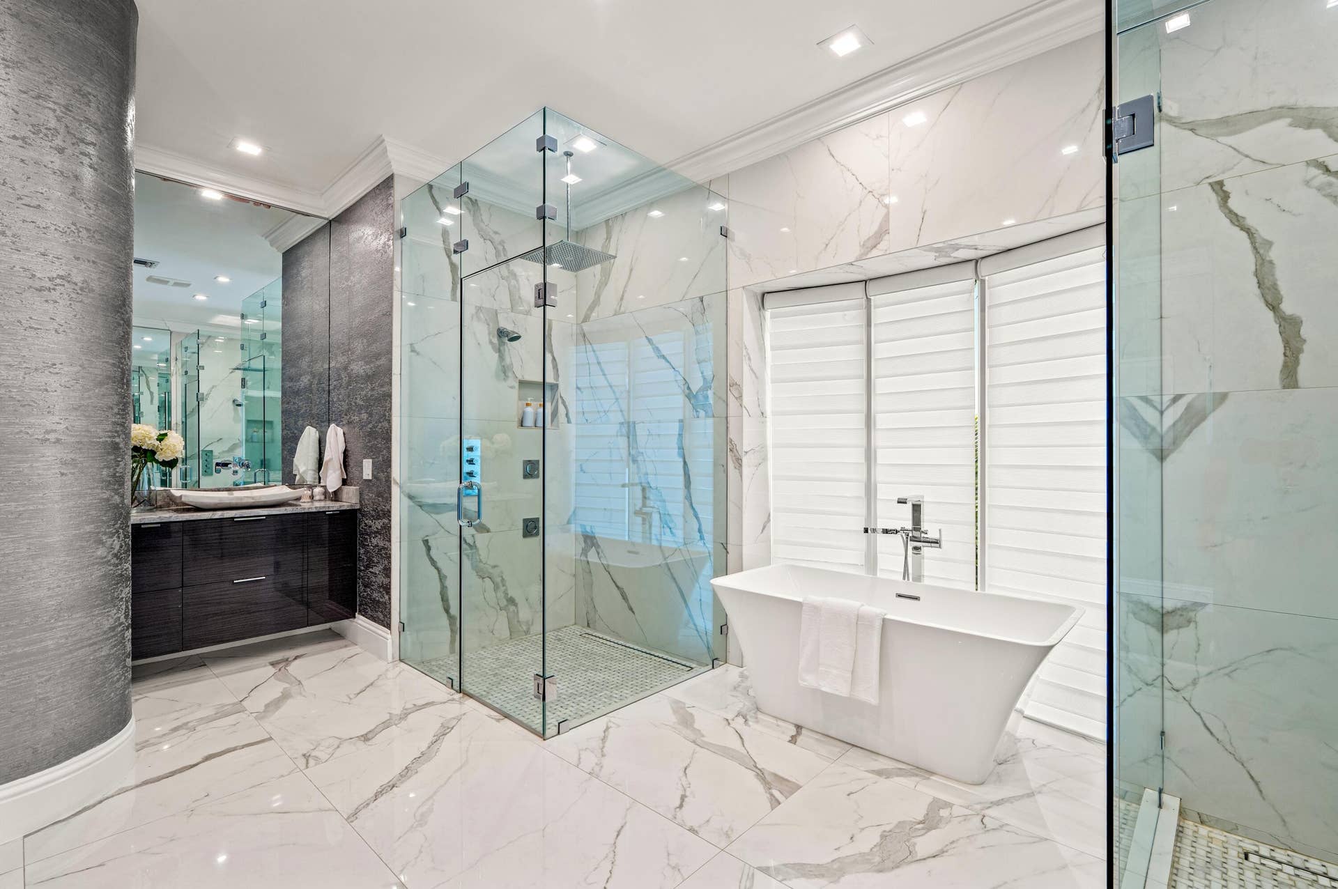 mls_PRIMARY_BATHROOM_ANGLE_LEFT