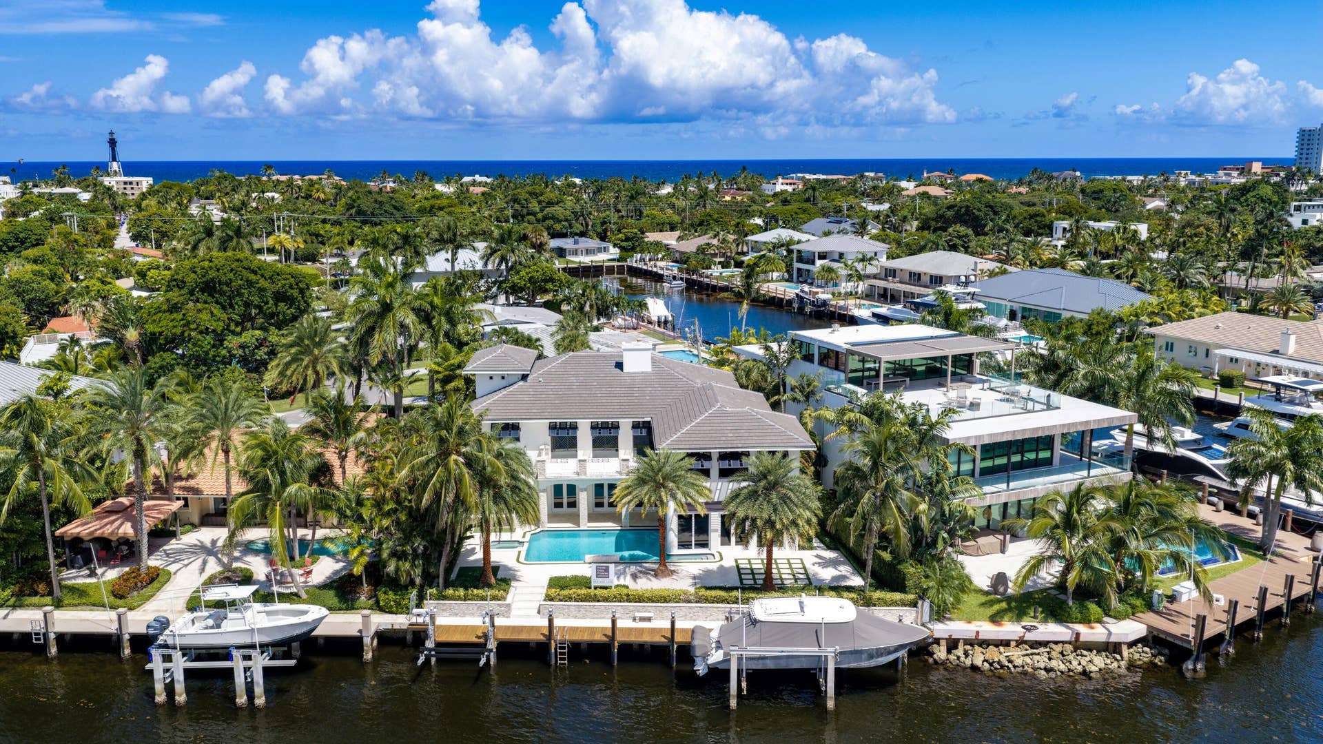 2307 N Riverside Dr Aerial3