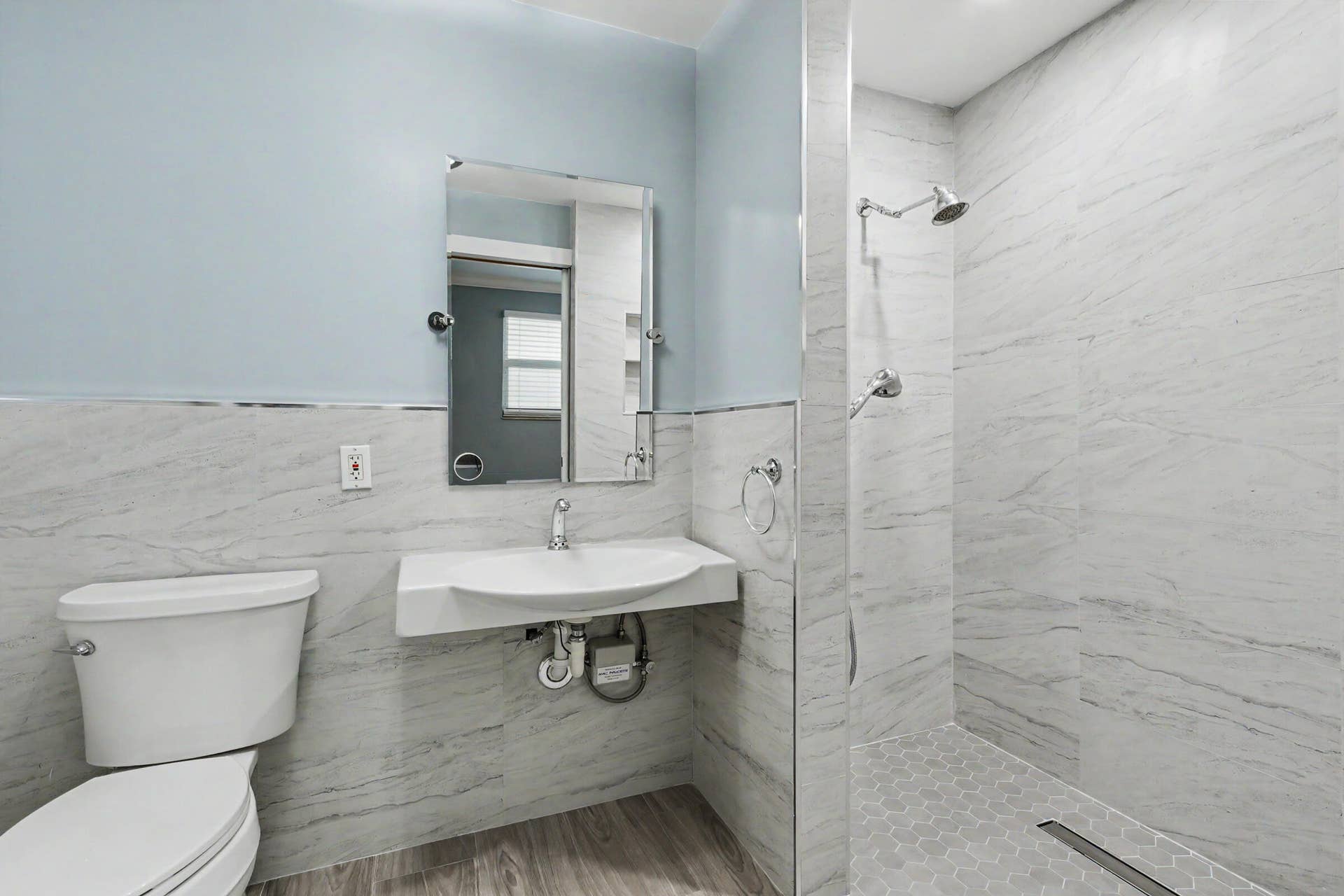 10150 NW 22ND Court, Pembroke Pines, FL 33026 Modern bathroom
