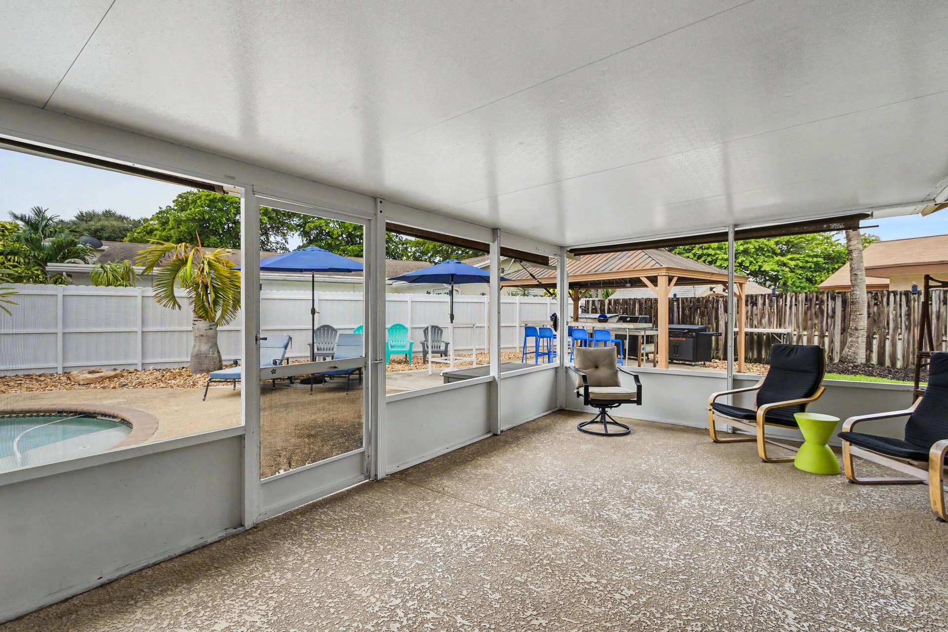10150 NW 22ND Court, Pembroke Pines, FL 33026 Screened patio