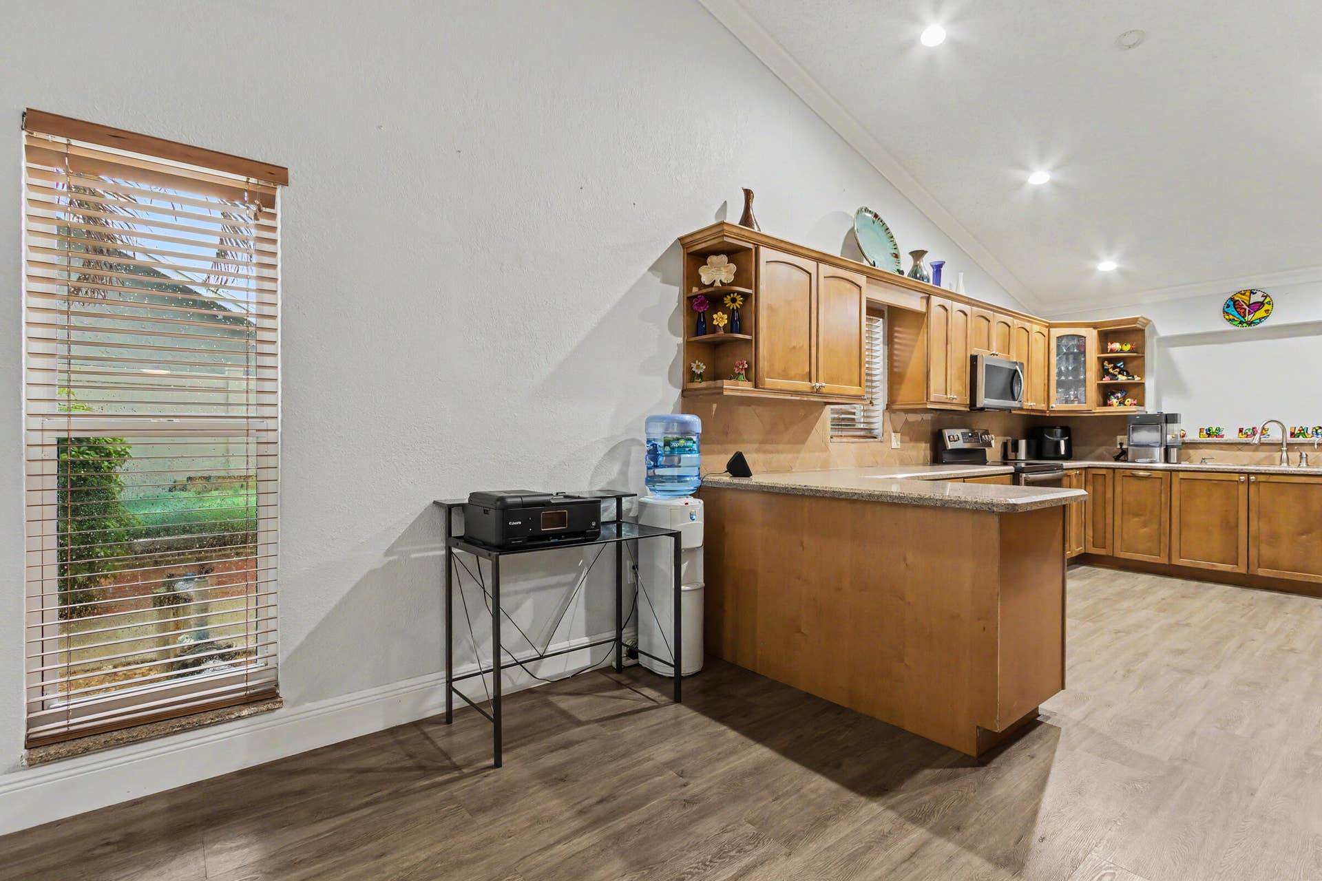 10150 NW 22ND Court, Pembroke Pines, FL 33026 Eat in kitchen