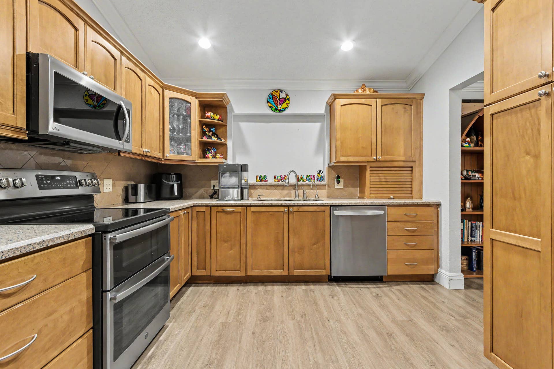 10150 NW 22ND Court, Pembroke Pines, FL 33026 Granite counters
