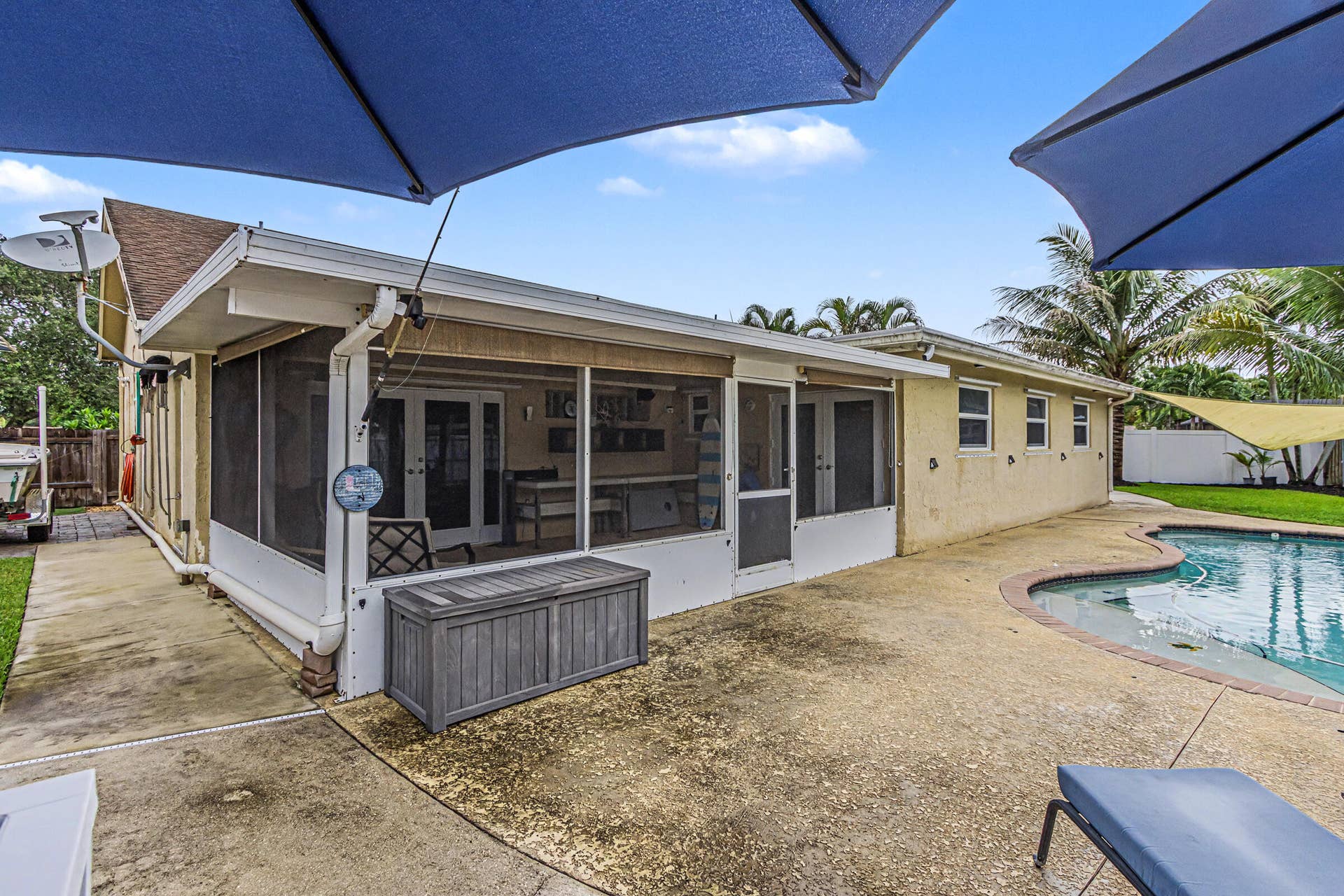 10150 NW 22ND Court, Pembroke Pines, FL 33026 Screened in patio