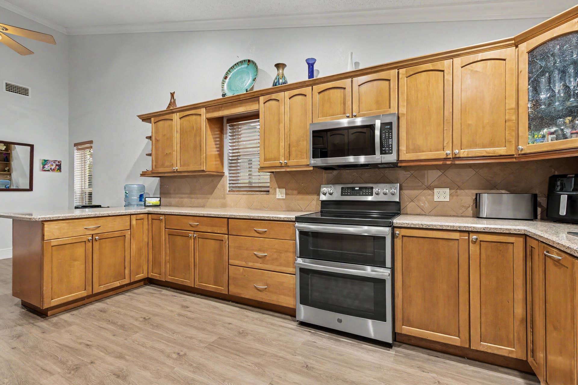 10150 NW 22ND Court, Pembroke Pines, FL 33026 Large kitchen