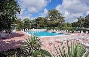 565 OAKS Lane, #305, Pompano Beach, FL 33069 1 OF 2 POOLS