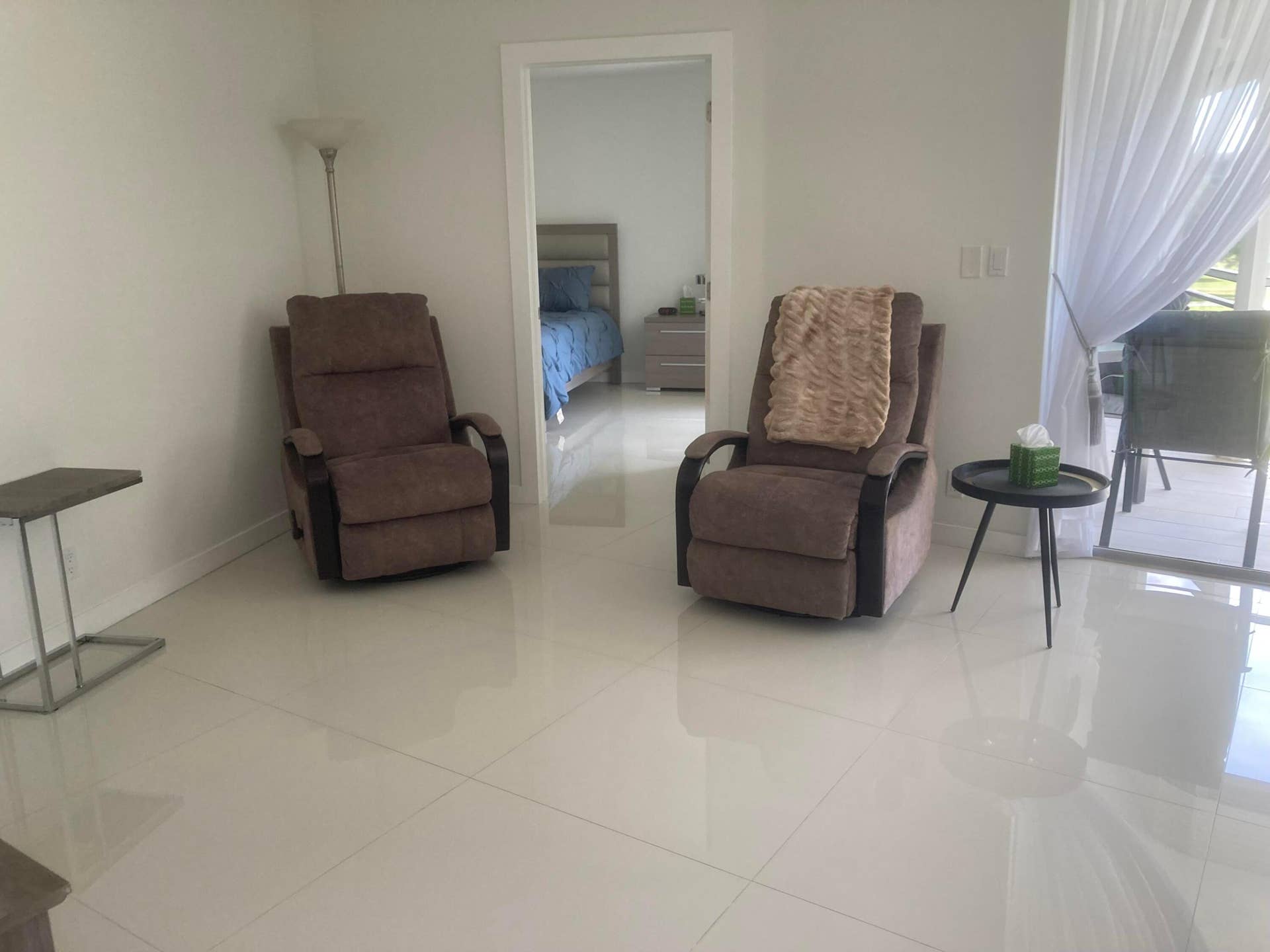 565 OAKS Lane, #305, Pompano Beach, FL 33069 305 TV RM
