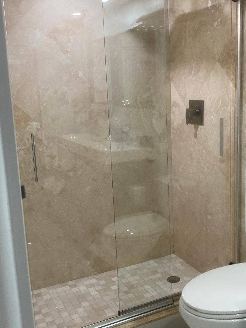 565 OAKS Lane, #305, Pompano Beach, FL 33069 305 SHOWER