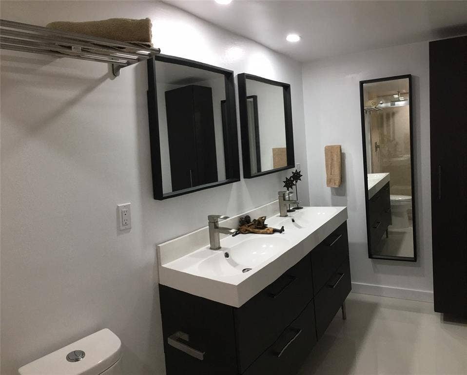 565 OAKS Lane, #305, Pompano Beach, FL 33069 305 MBath
