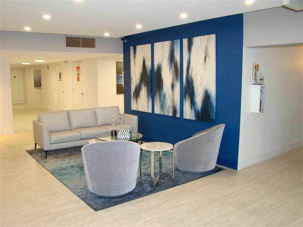 565 OAKS Lane, #305, Pompano Beach, FL 33069 BLDG 66 LOBBY
